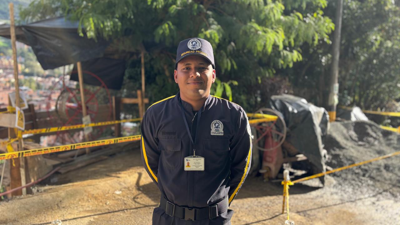 Guardia de seguridad en puesto de control